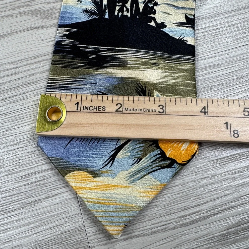 Walt Disney World Mens Tie Mickey Mouse Tropical Island Beach Blue Silk One Size